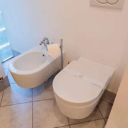 Trilocale Centro, Esclusivo 100 Mq Con 3 Balconi Como