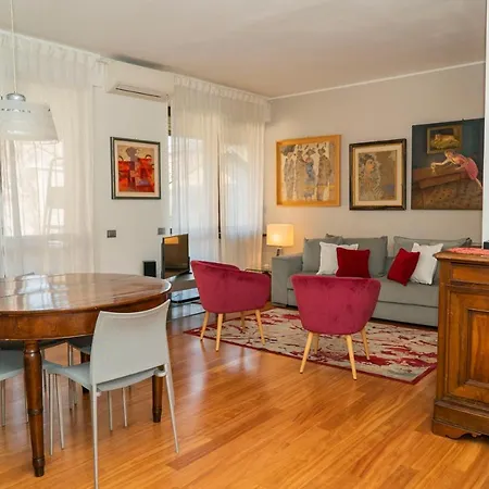 Trilocale Centro, Esclusivo 100 Mq Con 3 Balconi